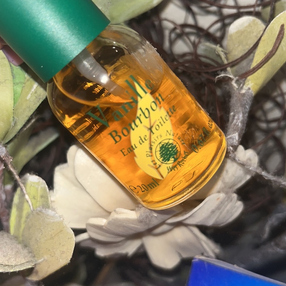 🤍 • 🥃 • YVES ROCHER x No ice needed vibes • 🤍• 🥃